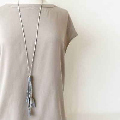 Caracol Long Necklace with Glass Beads and Tassel - Grey - 